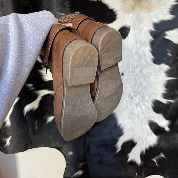 Sad to see these go, but I have too many :) size 9 - Picture 5 of 7